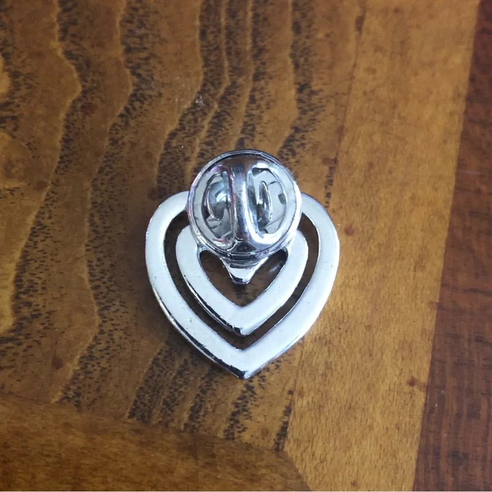 Daniel Wellington silver rhinestone heart pin